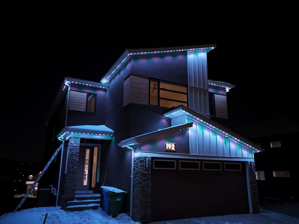 The same modern home switched to a teal and white Luminair scene